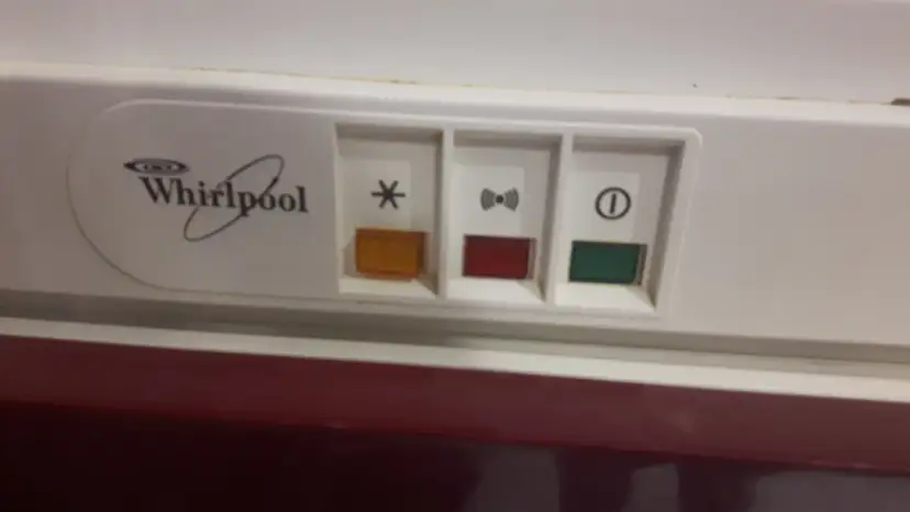 Whirlpool: Kontrolki lodówki co oznaczają i jak reagować?