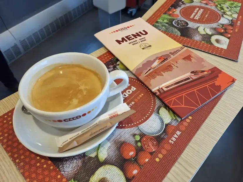 Ile kosztuje kawa w Intercity? Cennik WARS i sposoby zamówienia