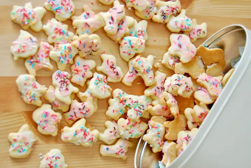 Jak przykleić posypkę do ciastek – proste triki, które zaskoczą