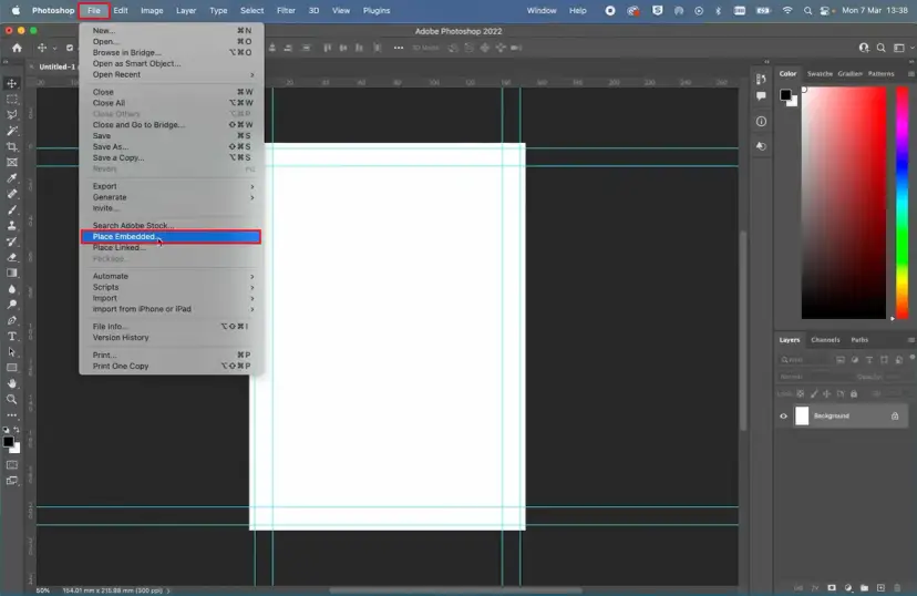 Menu Plik w Photoshopie z podświetloną opcją "Place Embedded".