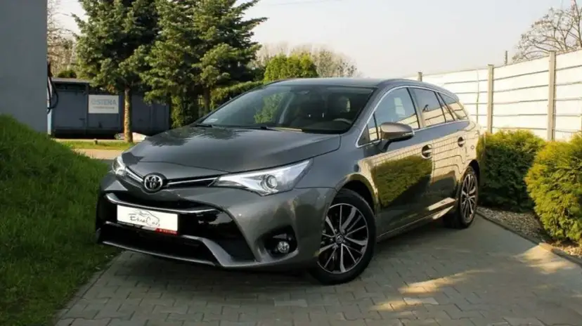 Ile kosztuje wynajem samochodu dostawczego? Poznaj ukryte koszty