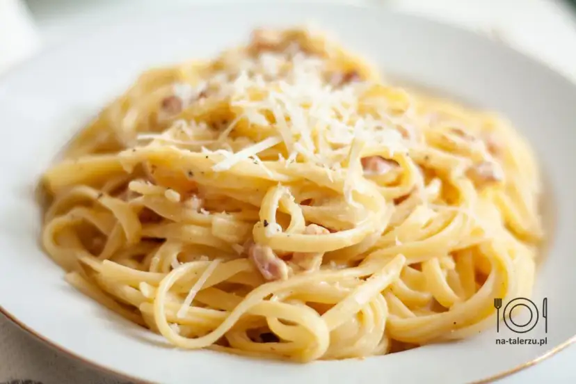 Idealna Carbonara ze Śmietaną: Sekret kremowego sosu krok po kroku