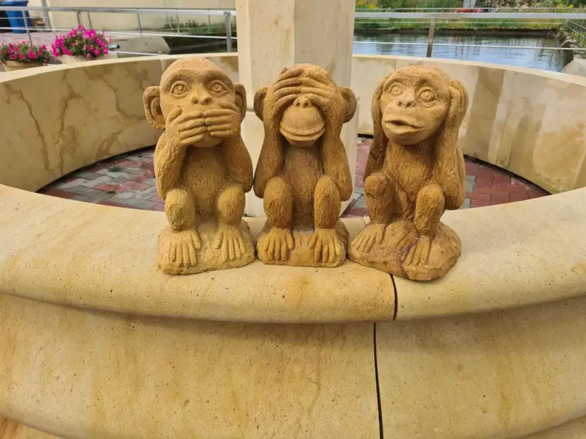 Rzeźby z piaskowca: Jak wybrać, dbać i cieszyć się latami?