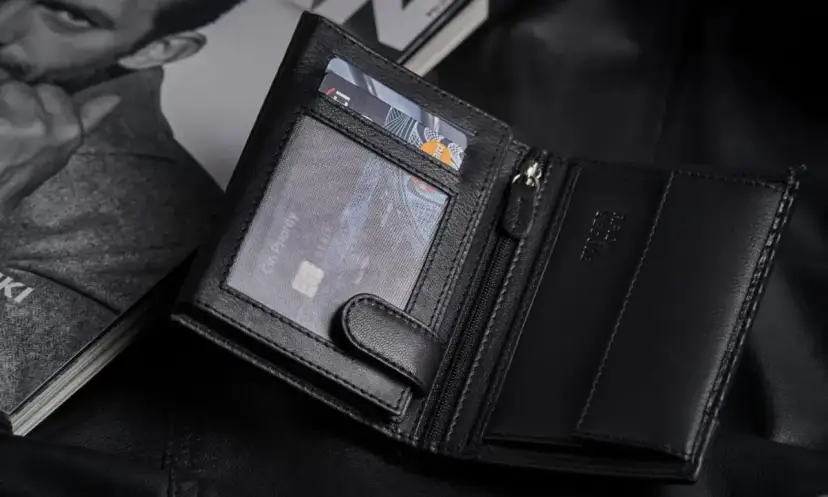 Najlepsze marki portfeli męskich skórzanych – jakość i styl w jednym