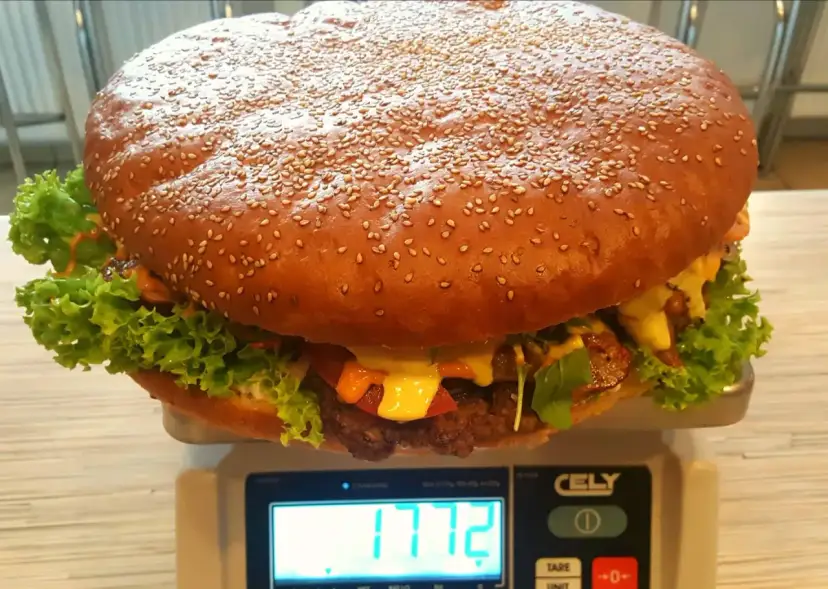 Waga burgera: od Big Maca po kraft. Ile naprawdę waży?