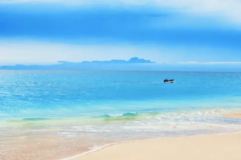 Jak długo trwa lot na Wyspy Zielonego Przylądka z Polski? Czas podróży i przesiadki