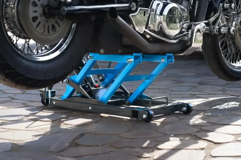 Jak zrobić podnośnik motocyklowy? Zbuduj sam, serwisuj bezpiecznie!