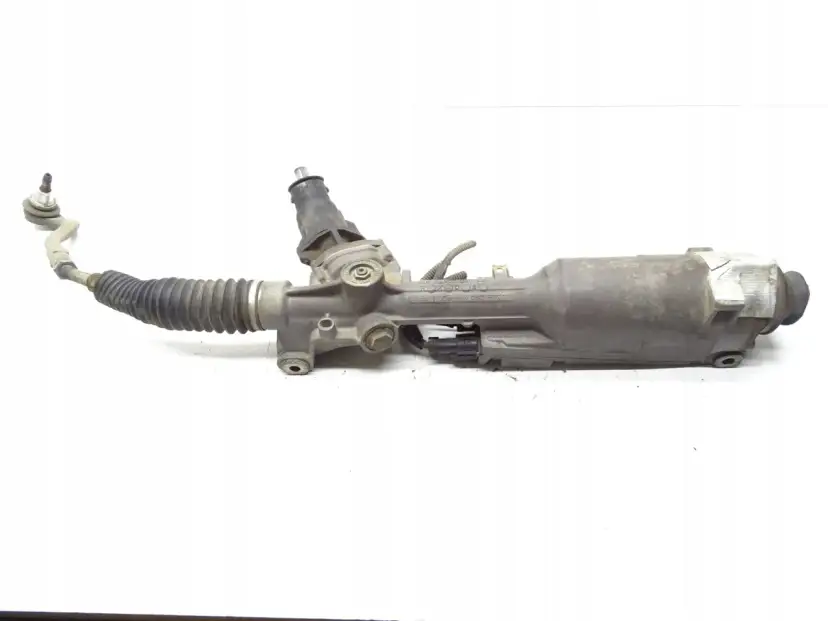 Maglownica Audi A4 B8 z widocznym przegubem i osłoną gumową.