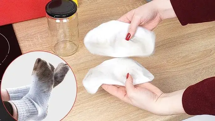 Jak wygotować skarpetki w garnku i odzyskać ich biel bez wysiłku