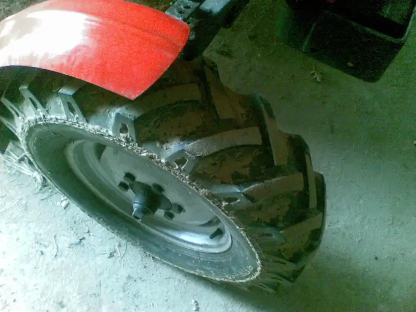 Jakie opony do C 330 wybrać, aby uniknąć problemów w pracy?