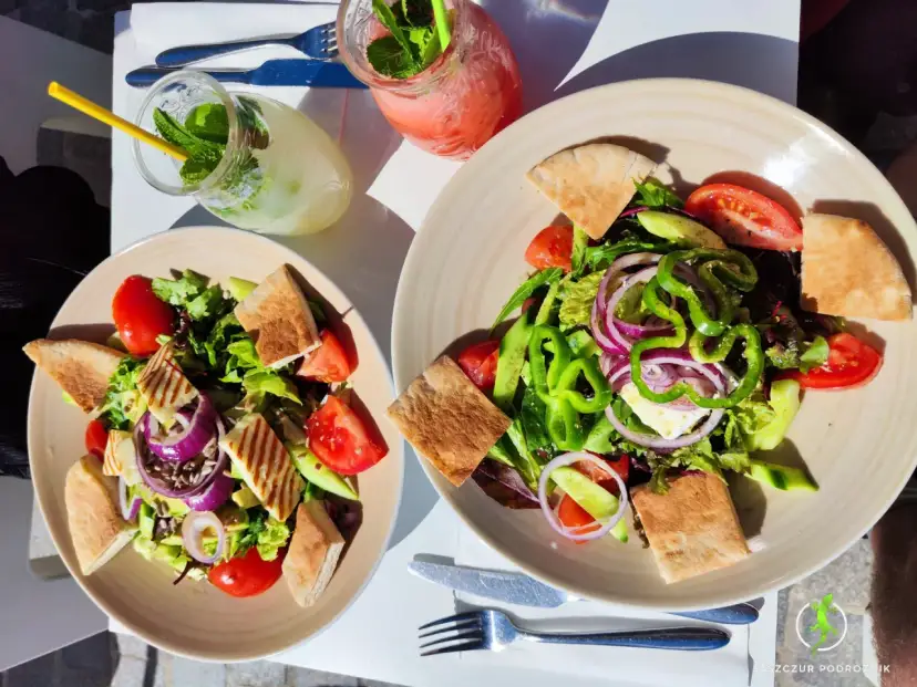 Kulinarny Pafos: Gdzie zjeść? Najlepsze tawerny, widoki i tanie jedzenie