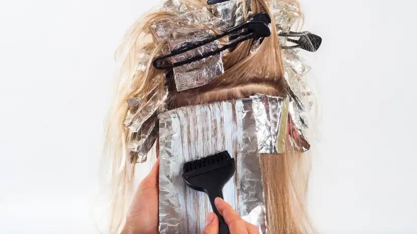 Haar entfärben: So entfernen Sie unerwünschte Haarfarbe effektiv
