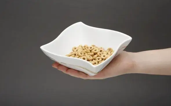 Ile kalorii ma płatki z mlekiem? Zaskakujące różnice w kaloryczności