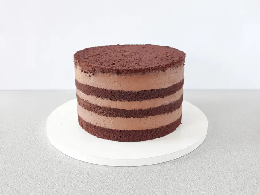 Jak używać rantu cukierniczego? Idealnie prosty tort bez stresu