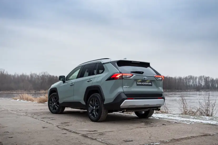 Ile kosztuje toyota rav4 hybrid? Ceny, promocje i porównania modeli