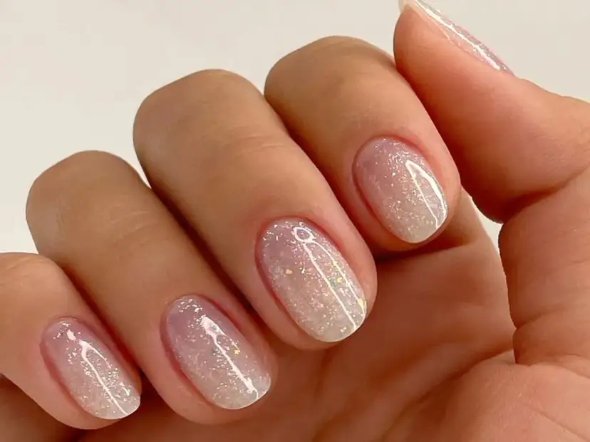 Glitzer-Nägel Sommer 2026: Trends & DIY-Tipps für funkelnde Looks