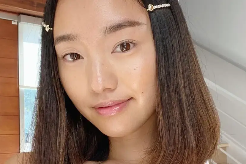 Alabastrowa cera: jak osiągnąć idealnie jasną, gładką skórę?