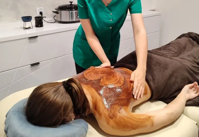 Masaż czekoladą: Luksus dla skóry i zmysłów. SPA czy dom?