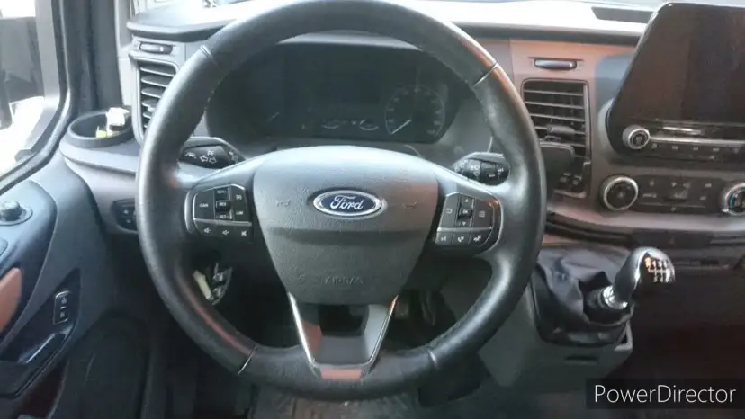 Ford Transit bezpieczniki: Gdzie są i jak je wymienić?