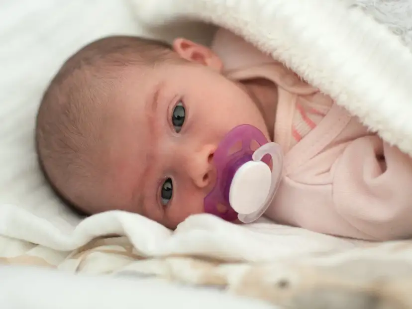 Smoczek dla noworodka: Jak wybrać najlepszy i bezpieczny? Poradnik