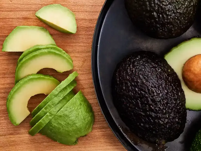 Sezon na awokado kiedy: poznaj najlepszy czas na świeże owoce