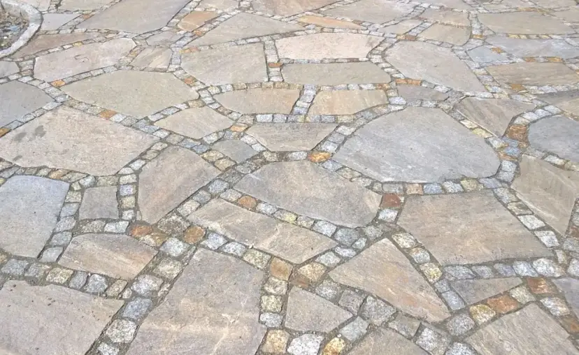 Jaką kostkę granitową na podjazd wybrać, by uniknąć kosztownych błędów?