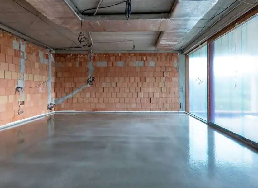 Jaki beton na posadzkę w domu? Wybierz najlepszy dla swojego wnętrza