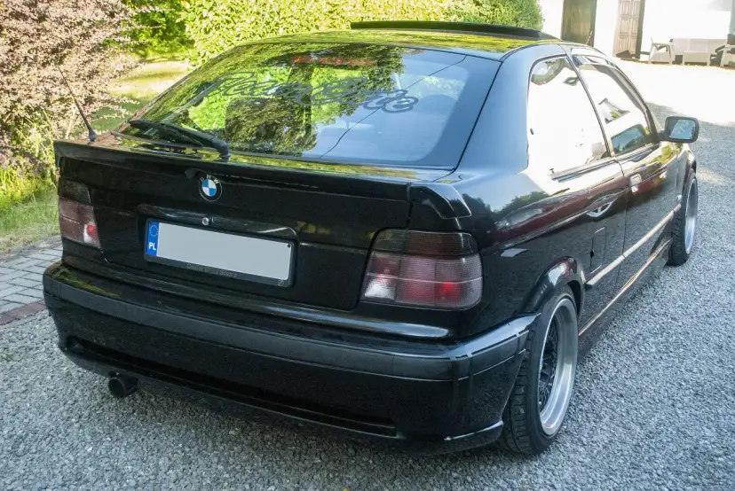 BMW E36 Cabrio spoiler: Wybierz styl, uniknij kiczu!