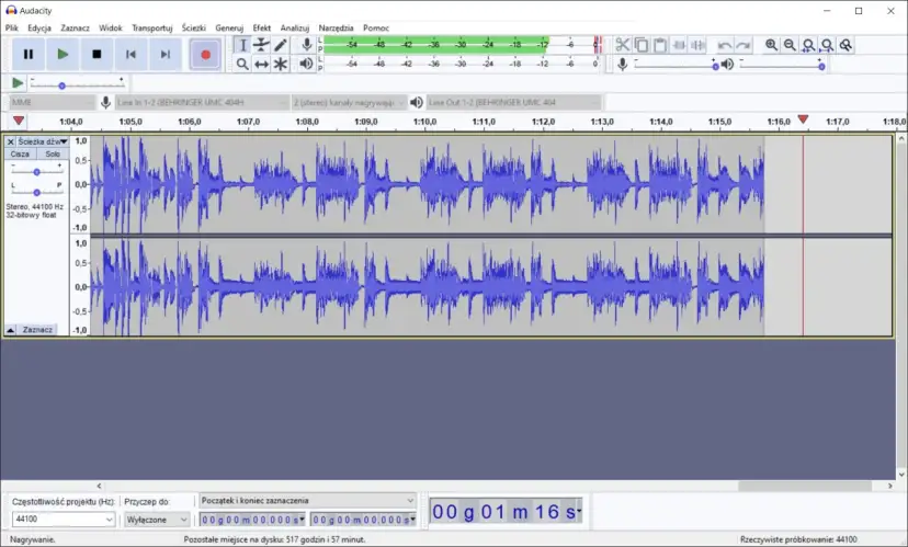 Audacity - program do nagrywania dźwięku, pokazuje dwie ścieżki audio z falami dźwiękowymi.