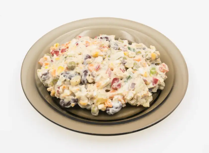 Co do sałatki warzywnej? Sprawdzone składniki i przepisy na każdą okazję