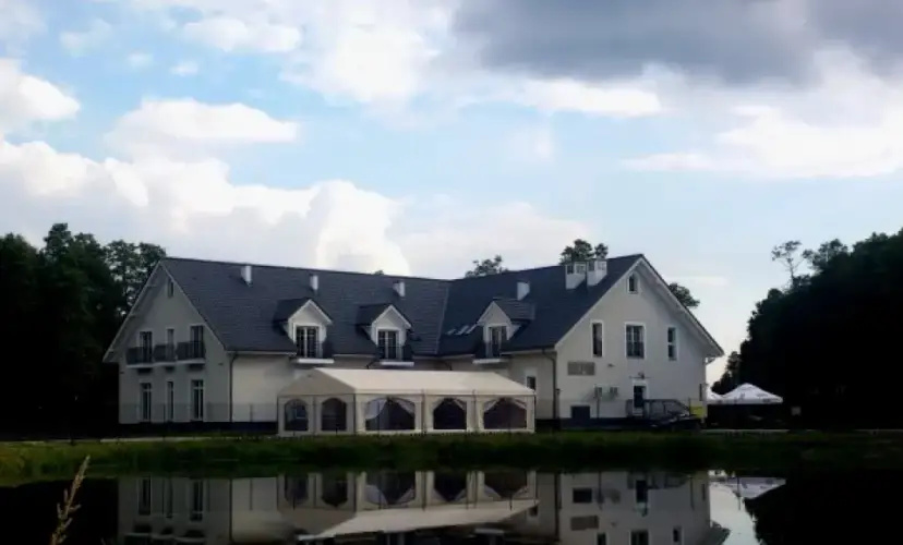 Gdzie jest Dworek nad Rozlewiskiem? Odkryj Stary Młyn w Tuławkach