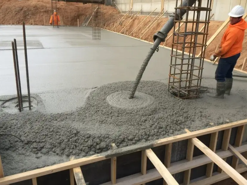 Beton na fundamenty: Wybierz klasę C16/20 i uniknij kosztownych błędów!