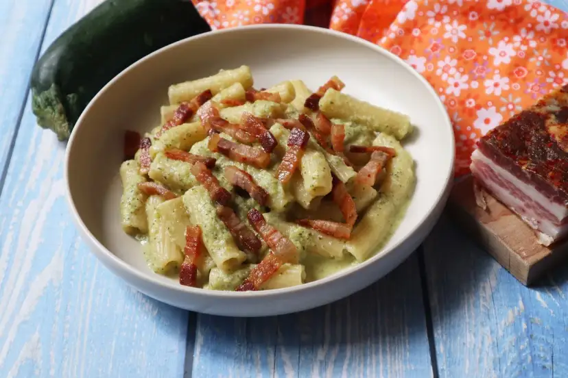 Pasta Zucchine e Pancetta: Ricetta Cremosa e Croccante Perfetta