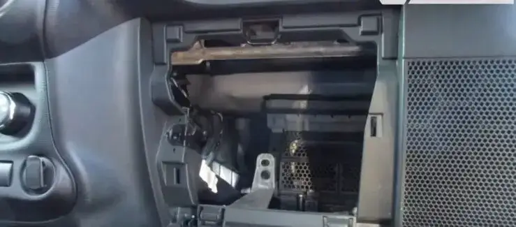 Jeep Commander: Filtr kabinowy? Sprawdź, czy go masz i wymień!