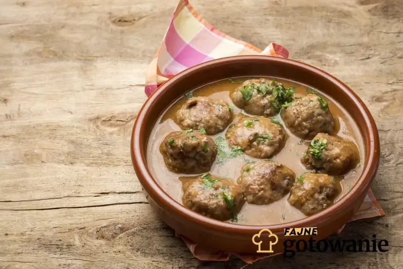 Idealne Pulpety Drobiowe w Sosie Własnym: Przepis Krok po Kroku