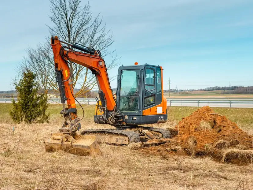 Jak założyć gąsienice w koparce - uniknij najczęstszych błędów
