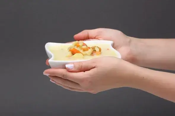 Ile kalorii mają zupy? Sprawdź, co możesz zjeść bez wyrzutów!