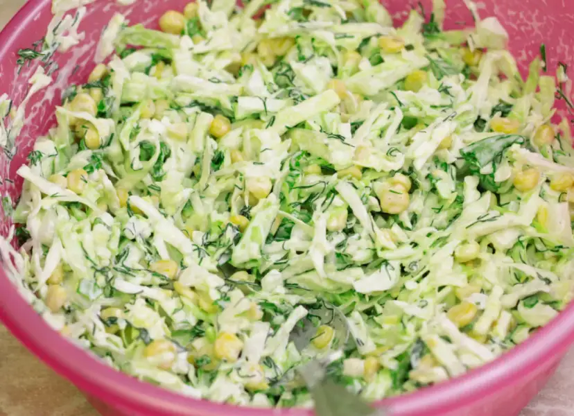 Co to jest surówka? Poznaj jej zastosowanie w kuchni i przemyśle