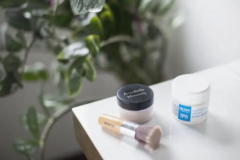 Pryszcze niewidoczne? Odkryj sekrety perfekcyjnego kamuflażu.