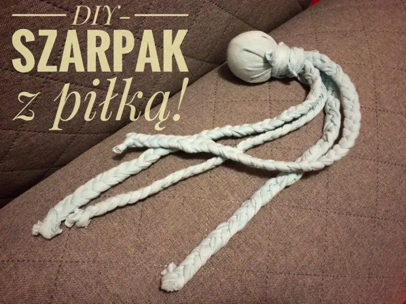 Jak zrobić szarpak dla psa? Prosty DIY z piłką i sznurkami z materiału. Idealna zabawka dla czworonoga!