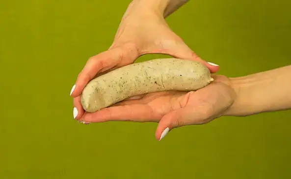 Biała kiełbasa: ile ma kalorii i jak jeść zdrowiej?