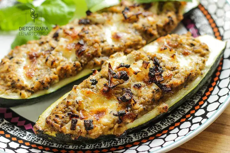 Ile piec faszerowaną cukinię? Czas i temp. dla idealnego dania