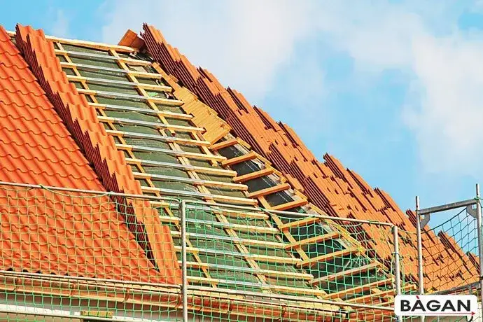 Siatka przeciwsłoneczna na rusztowanie: Wybór, montaż, bezpieczeństwo