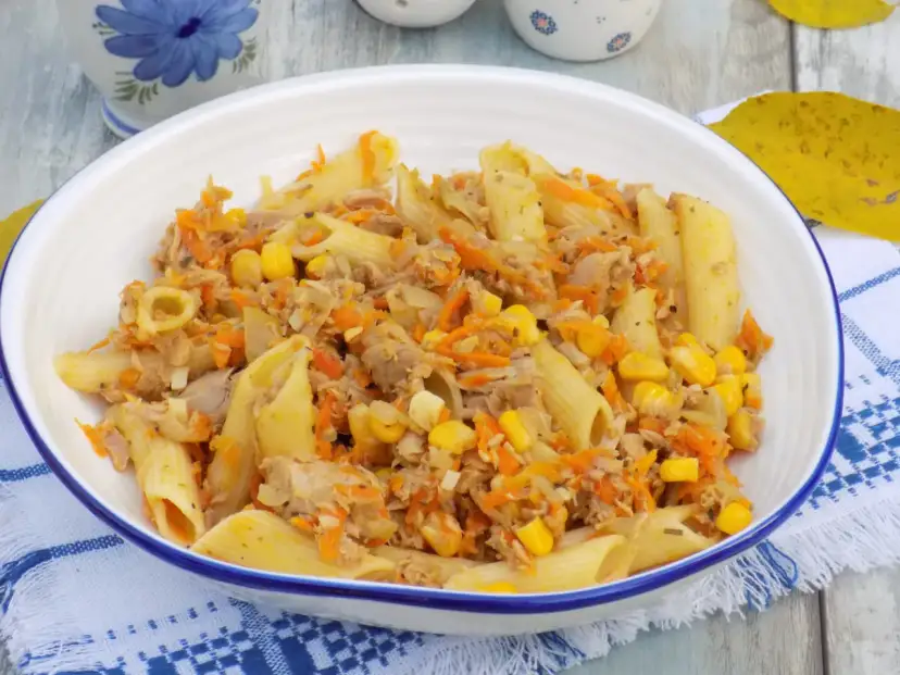 Makaron z tuńczykiem w 20 min: 4 przepisy i porady eksperta