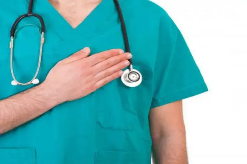 Ile zarabia lekarz na dyżurze w pogotowiu? Zaskakujące fakty o pensjach