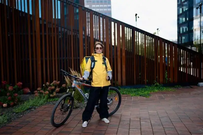 Ile można zarobić w Glovo? Odkryj prawdziwe zarobki kurierów