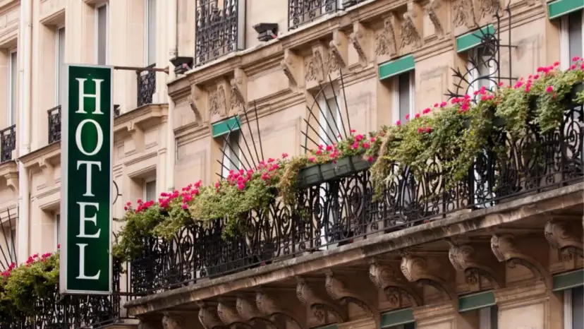 Najlepsze dzielnice Paryża na nocleg – uniknij drogich pułapek