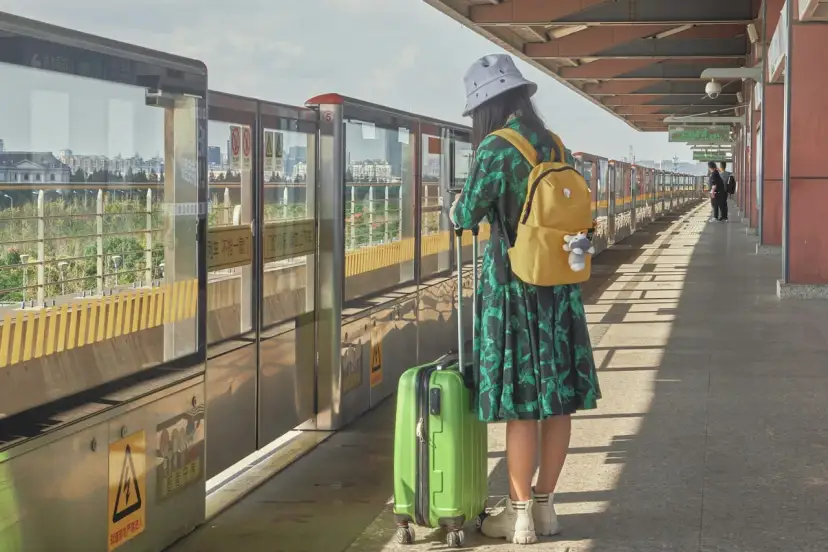 Bagaż podręczny bez stresu: spakuj sprytnie i uniknij opłat!