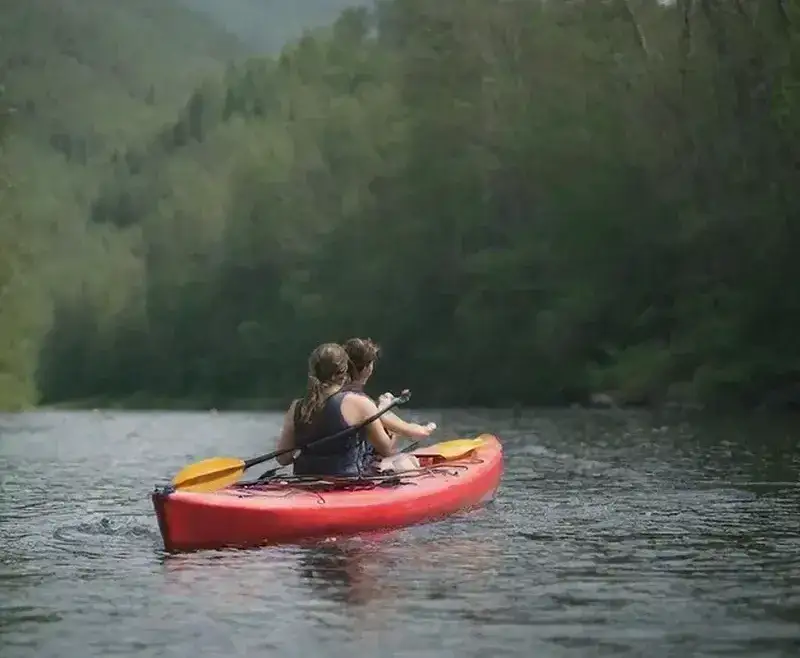 Czy kajak jest wywrotny? Stabilność kajaków turystycznych - poradnik