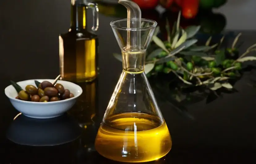 Olej lniany czy oliwa z oliwek - który wybór wspiera zdrowie?